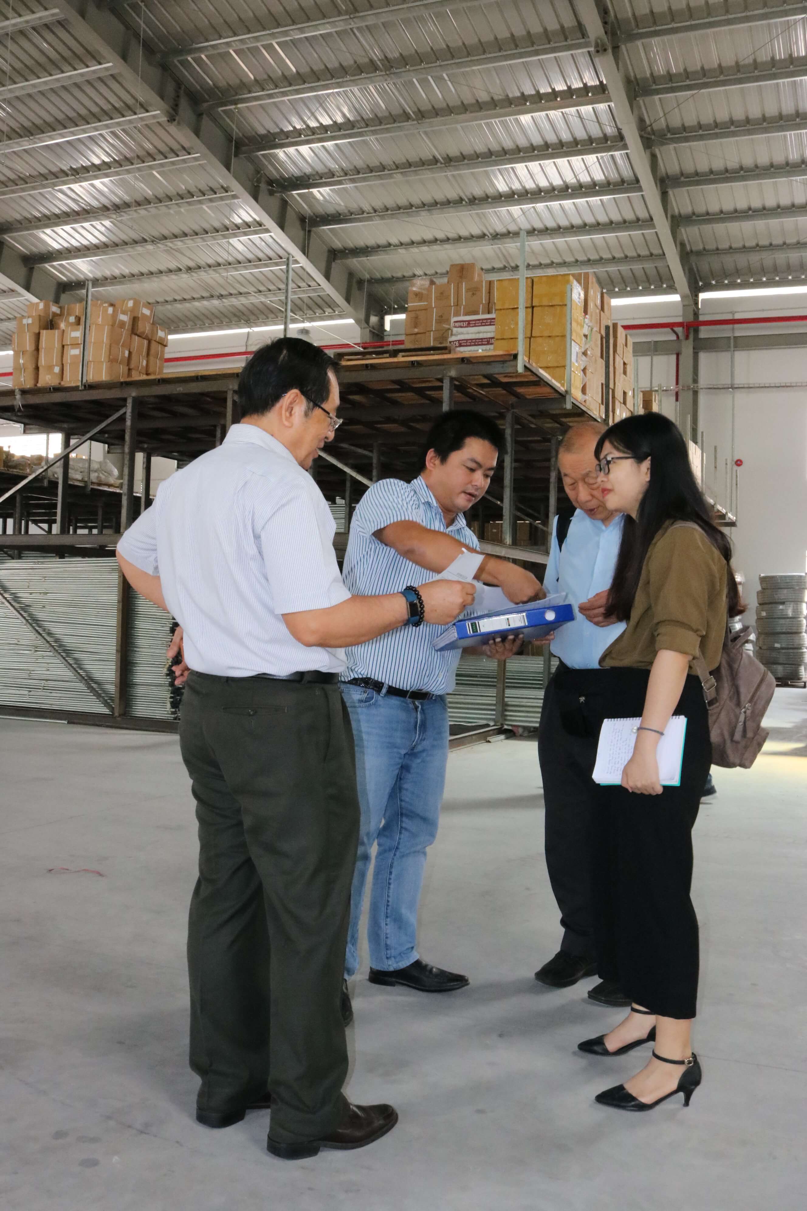 phái đoàn chuyên gia IMT và MPA thăm nhà máy sản xuất ống thép luồn dây điện CÁT VẠN LỢI
